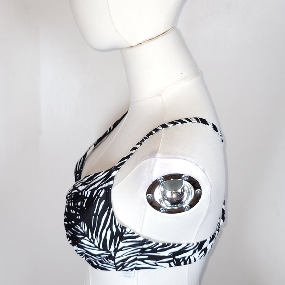 Athleta Zebra Print Bikini Top Size 34 B/C Animal Print Swimwear - Picture 2 of 5